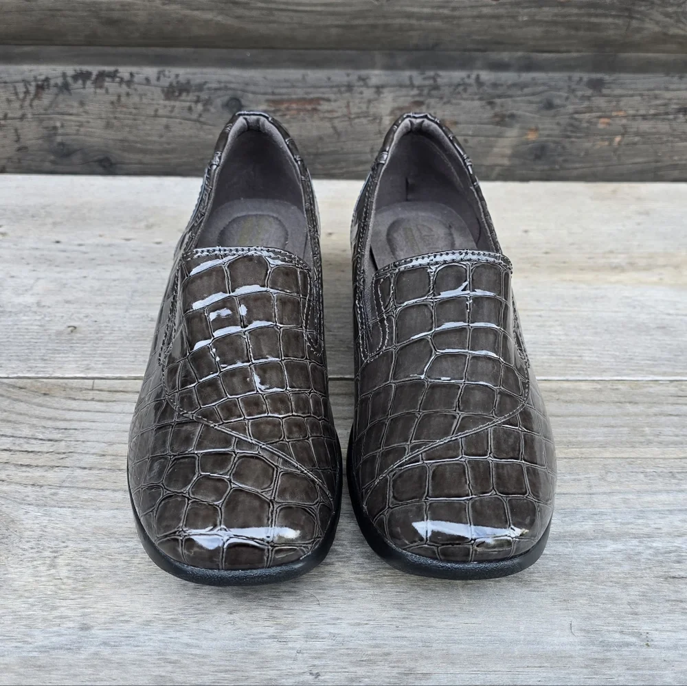 Clarks Gael Feline Classic Minimalist Crocodile Comfort Loafer Flat 7M